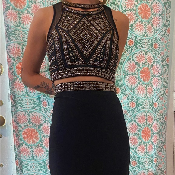 SHERRI HILL 2 PIECE DRESS (200 OBO) - Picture 5 of 6